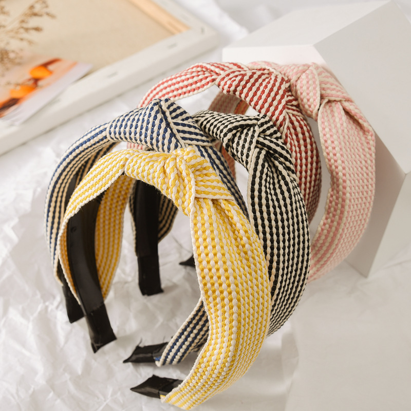 Headband Summer Knit - ที่คาดผมลายตารางขอบกว้าง ที่คาดผมผ้าสำหรับผู้หญิง ดีไซน์หรูหราและใช้งานได้หลากหลาย เครื่องประดับศีรษะทันสมัยสำหรับการเดินทางและการถ่ายภาพ