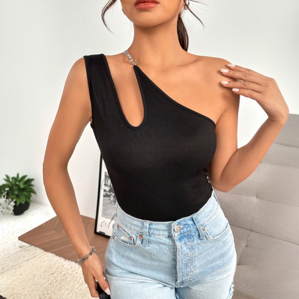 Blouse Off Shoulder - เสื้อผู้หญิงเซ็กซี่แบบเว้าไหล่ ทรงเข้ารูป แขนกุด แบบเสื้อกั๊ก